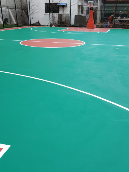 秀英 球场长期使用易出现地面开裂